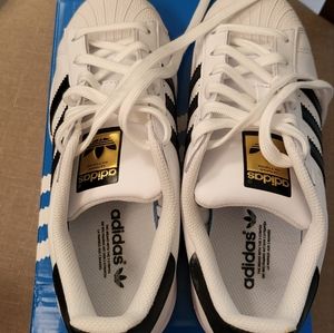 Adidas superstar tennis shoes